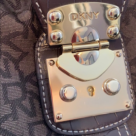 DKNY Dark Brown Bag with matching wallet - Picture 2 of 8